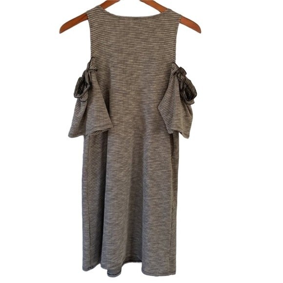 LC Lauren Conrad Cold-Shoulder Ruffle Knit Shift Dress Short Sleeve Scoop Neck - Picture 9 of 15